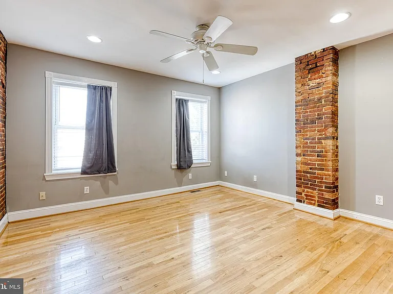 1514 Light St — Photo 20