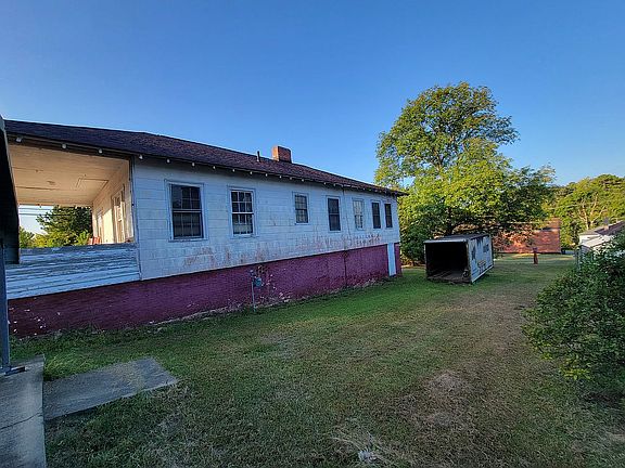 5th image of 14 Maple St
