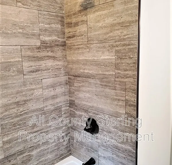 161 SW Yulan St #100 — Photo 11