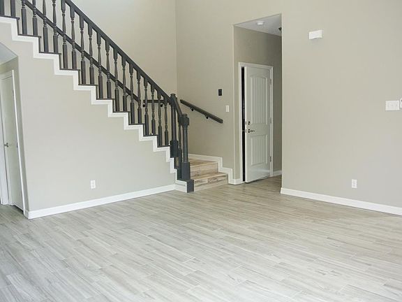 4th image of 1015 E 13th 1/2 St