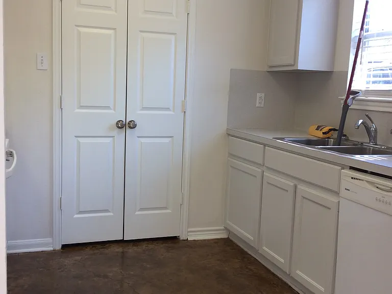 466 Shady Bluff Dr #466 — Photo 2