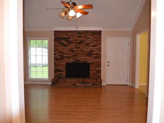 5th image of 50 Clairmont Cir