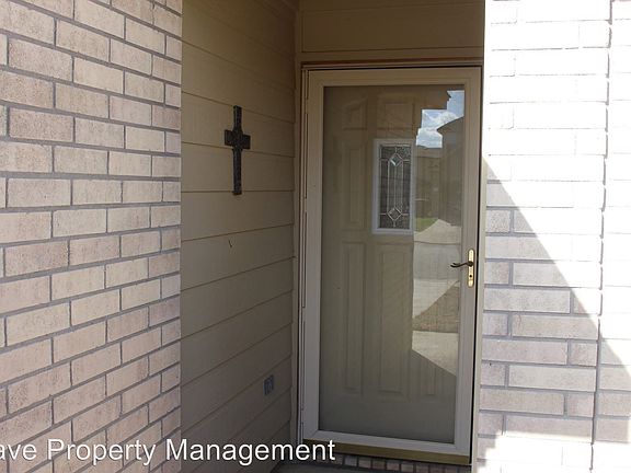 3rd image of 4905 Golden Gate Dr