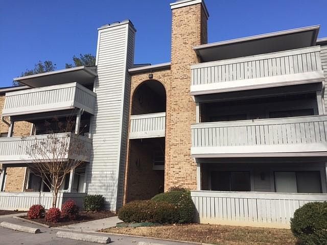 1st image of 2404 Wood Gate Ln