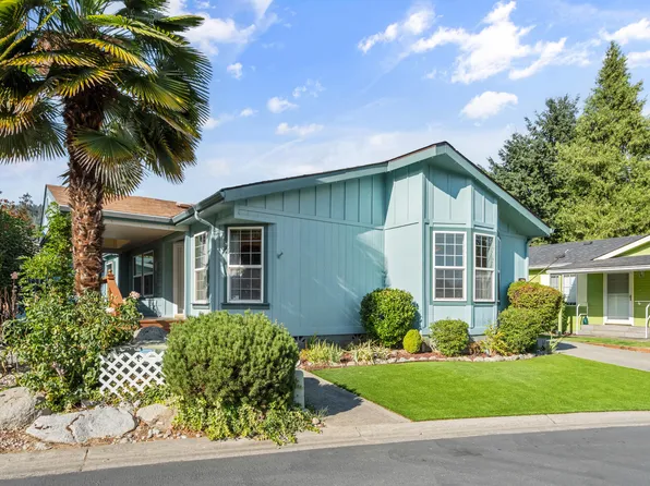 208 NW Creekside Dr, Grants Pass, OR 97526