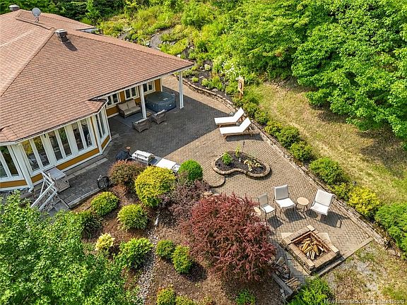 3rd image of 5 Thorne Dr