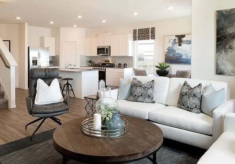 1005 Bluewood Bnd — Photo 12
