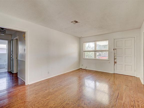 4th image of 1707 Village Dr