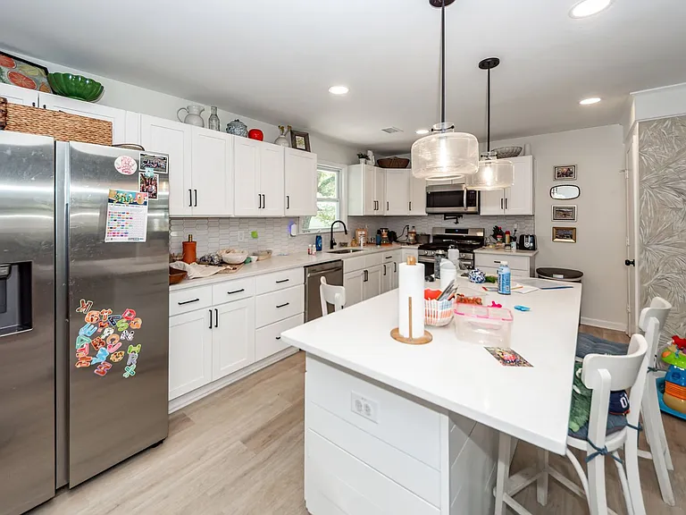 2045 Lake Ave — Photo 6