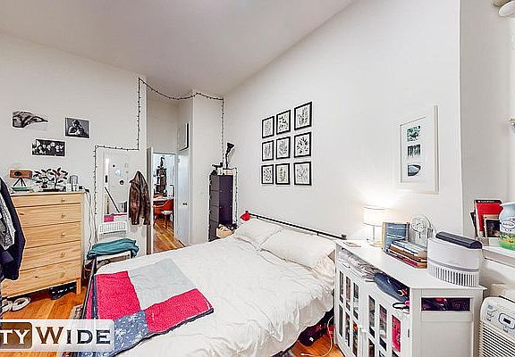 4th image of 302 E 90th St APT 1C