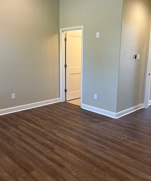12600 Plassmeyer Pl #B — Photo 8