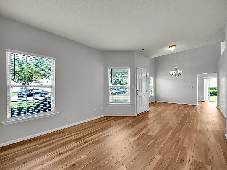 408 Holmes Blvd — Photo 20