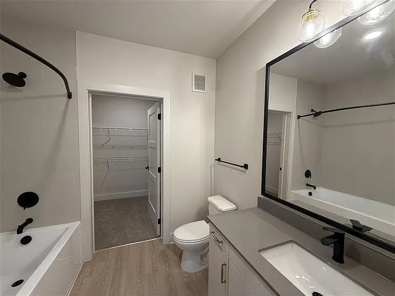 District on the Etowah Apartments — Photo 1352