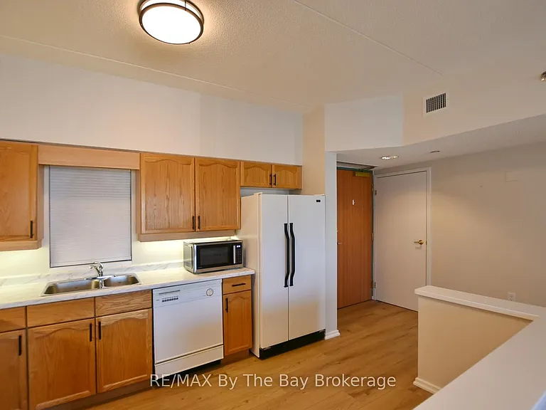 49 Raglan St #109 — Photo 4