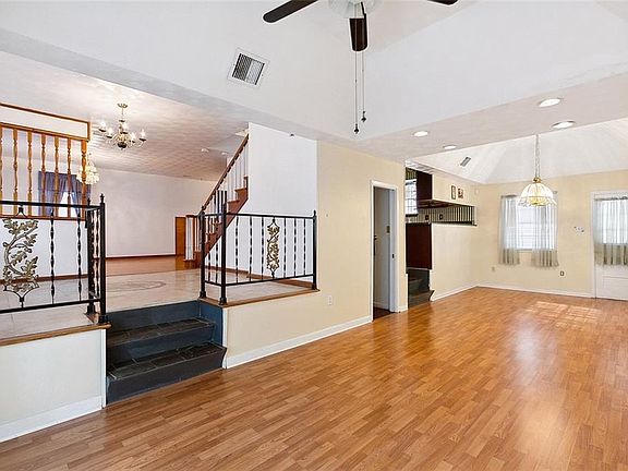 4th image of 4421 Sturgis St