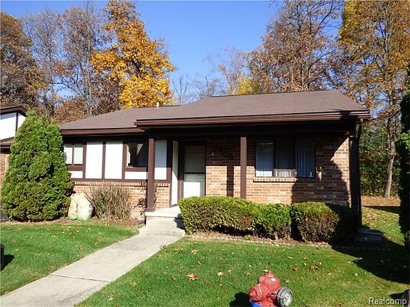 3rd image of 29419 Timberwood Ln #1