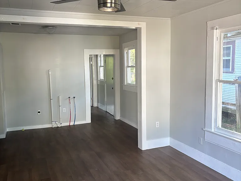 31 Gordon Ave — Photo 1
