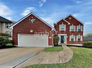 8267 Springleaf Lake Dr, Cincinnati, OH 45247