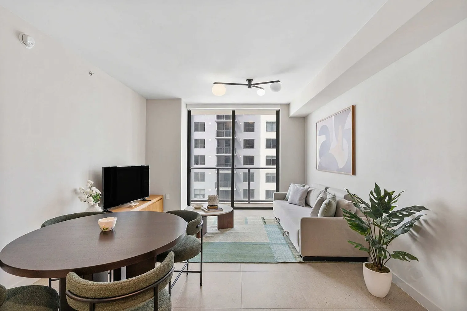 1 bed, 1.0 bath, 645 sqft, $2,241 — Photo 1