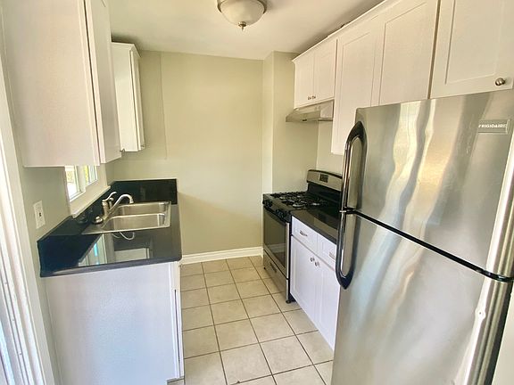 3rd image of 221 Union Pl #10