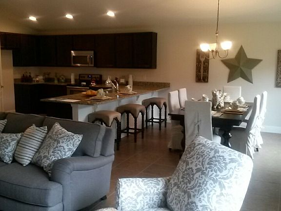 3rd image of 1902 Huron Ln