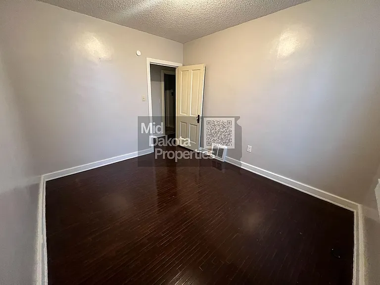 523 W 2nd Ave — Photo 10