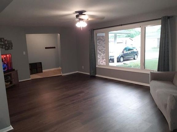 4th image of 741 Woodstock Ln