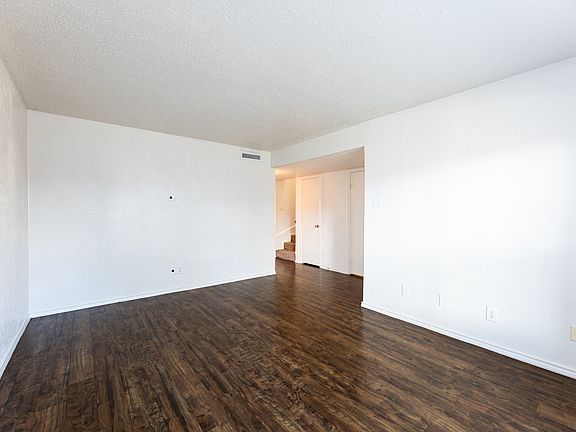 5th image of 327 Valley Park Dr