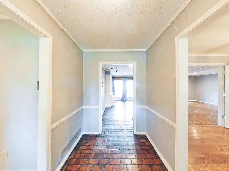 7618 Meadowhaven Dr — Photo 2