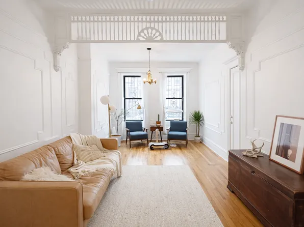 447 Jefferson Avenue image 1 of 12