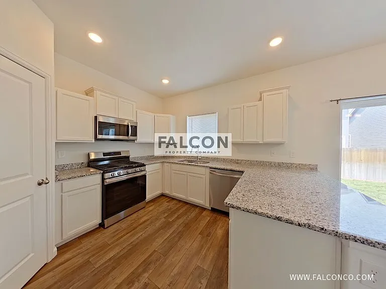 10512 Castor Dr — Photo 3