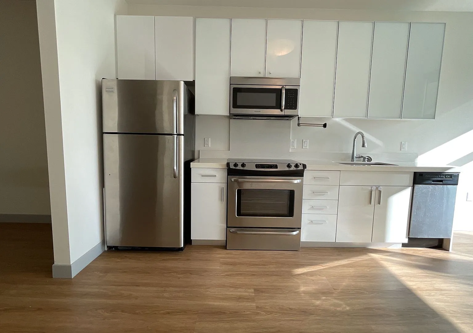 Super Convenient Studio in the Heart of Kakaako — Photo 3