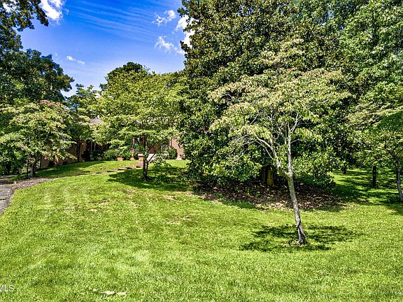 4th image of 445 Green Hill Rd
