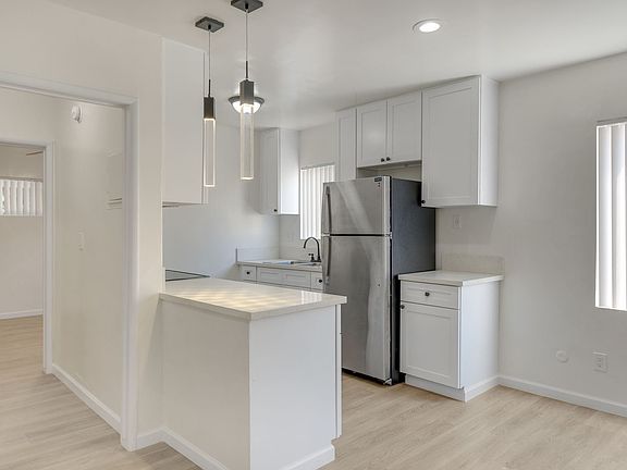 5th image of 5105 Bakman Ave #4