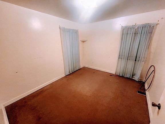 5th image of 21327 Lyndon St