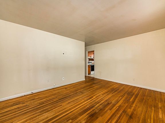 5th image of 706 W 56th St