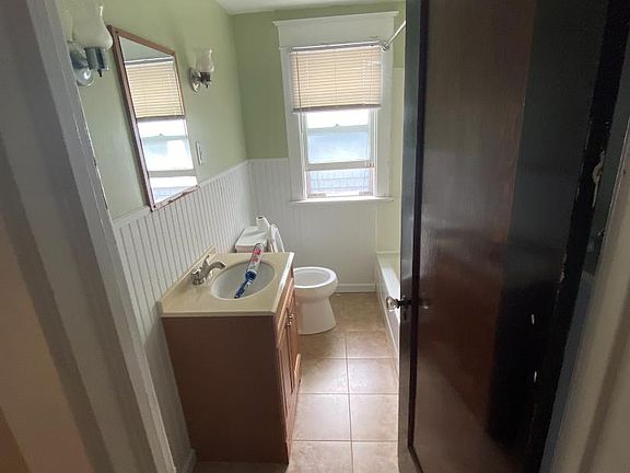 5th image of 26 Zimmerman Blvd Floor 2