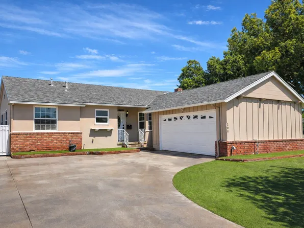 100 W Oakmont Dr, Montebello, CA 90640