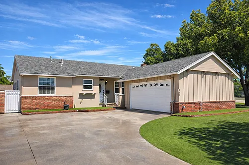 100 W Oakmont Dr Photo 1