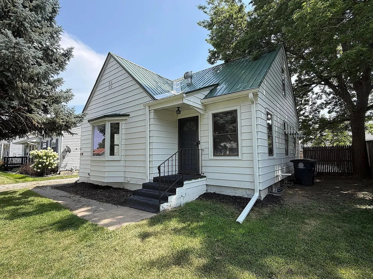 Updated 3-Bedroom Home with Oversized 2-Car Garage for Rent — Photo 1