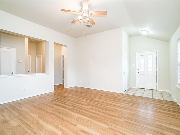 4th image of 700 Parkford Ln