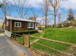 10 Chestnut St, Lake Peekskill, NY 10537