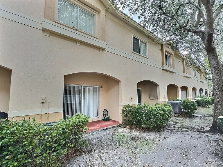 8833 S Isles Cir #8833 — Photo 21