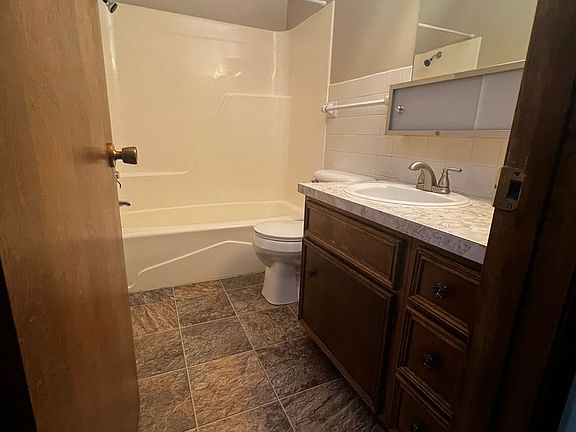 5th image of 304 31st Ave N Unit 303