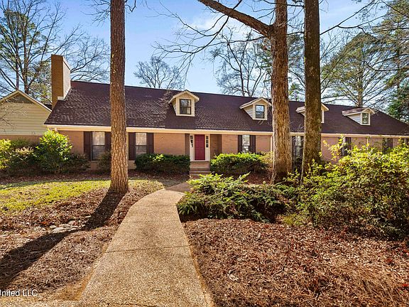 3rd image of 102 Creekwood Dr