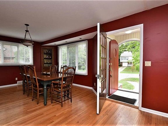 2nd image of 3410 Meadowbrook Blvd