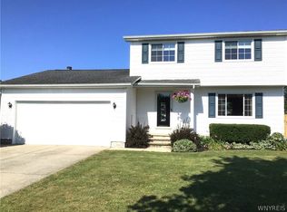 6377 Mayflower Ln, Lake View, NY 14085