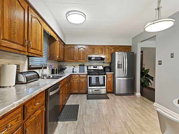 5th image of 7428 W 153rd St Unit 1W