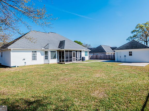 2nd image of 100 Crystal Ridge Cir