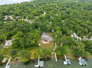 695 Cedar Point Dr, Williams Bay, WI 53191